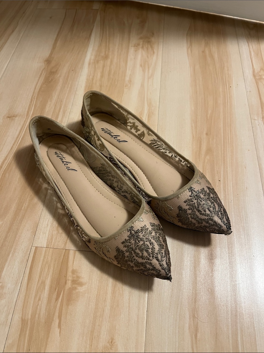 Women's Beige Pointed-Toe Lace-Overlay Flats